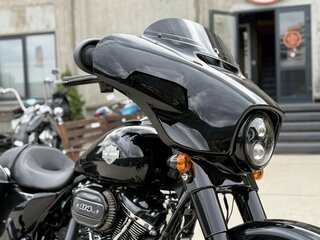 2022 Harley-Davidson Street Glide, чёрный, 2600000 рублей, вид 3