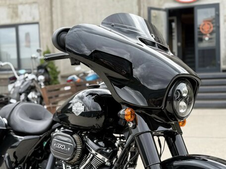2022 Harley-Davidson Street Glide, чёрный, 2600000 рублей, вид 3
