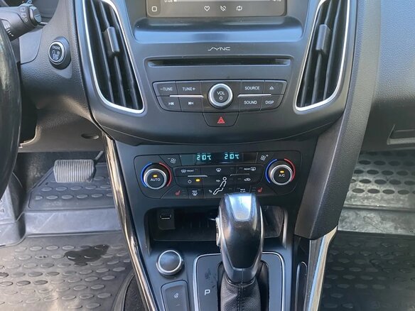 2017 Ford Focus III Рестайлинг, серый, 950000 рублей - вид 19