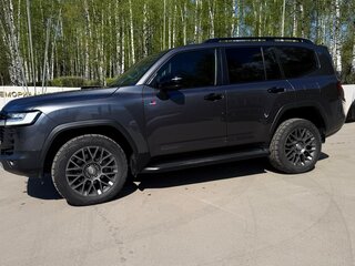 2022 Toyota Land Cruiser 300 Series, серый, 10000000 рублей, вид 4