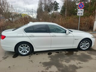 2013 BMW 5 серии 528i xDrive VI (F10/F11/F07) Рестайлинг, белый, 1470000 рублей, вид 4