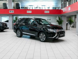 2019 Mitsubishi Outlander III Рестайлинг 3, чёрный, 1840000 рублей, вид 3