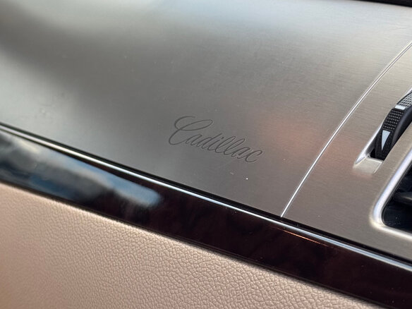 2010 Cadillac Escalade III, серый, 2000000 рублей - вид 14