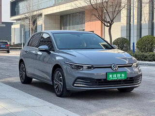 2022 Volkswagen Golf VIII, серый, 1910000 рублей, вид 3