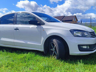 2019 Volkswagen Polo V Рестайлинг, белый, 999000 рублей, вид 4