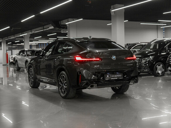 2023 BMW X4 20i II (G02) Рестайлинг, серый - вид 3