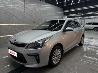 2018 Kia Rio IV, серебристый, 1550000 рублей, вид 2