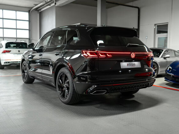 2026 Volkswagen Touareg III Рестайлинг, чёрный - вид 6