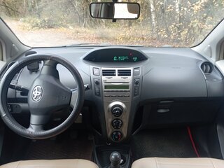 2009 Toyota Yaris II, красный, 390000 рублей, вид 4