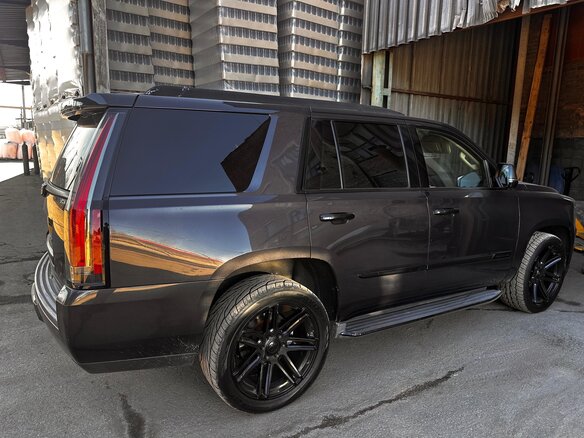 2015 Cadillac Escalade IV, серый, 2200000 рублей - вид 1