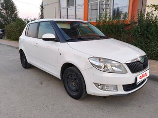 2012 Skoda Fabia II Рестайлинг, белый, 430000 рублей, вид 2