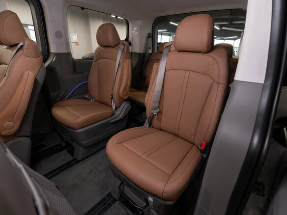 2025 Hyundai Staria I, белый - вид 13