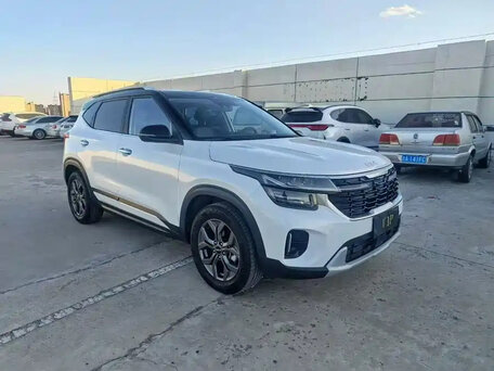 2023 Kia Seltos I Рестайлинг, белый, 1850000 рублей, вид 2