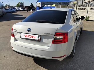 2017 Skoda Octavia III (A7) Рестайлинг, белый, 1800000 рублей, вид 3