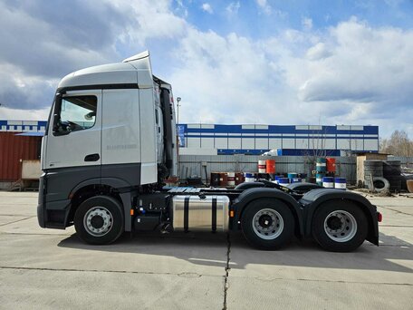 2023 Mercedes-Benz Actros, серебристый, 14300000 рублей, вид 2