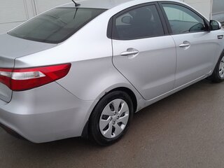 2012 Kia Rio 5-speed III, серебристый, 680000 рублей, вид 2