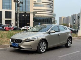 2017 Volvo V40 II Рестайлинг, бежевый, 1273000 рублей, вид 3