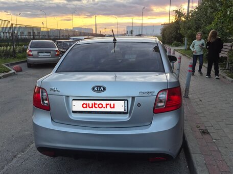 2011 Kia Rio II Рестайлинг, серый, 550000 рублей, вид 4