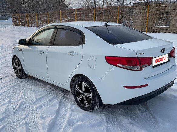 2015 Kia Rio III Рестайлинг, белый, 1100000 рублей - вид 5