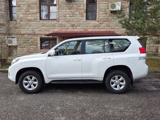 2013 Toyota Land Cruiser Prado 150 Series, белый, 2830000 рублей, вид 1