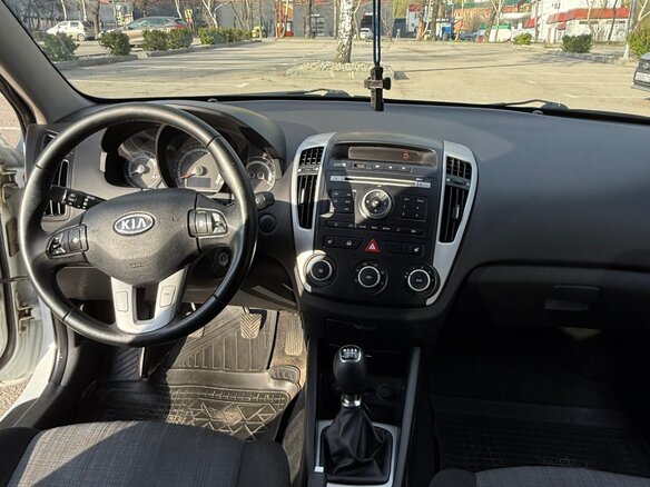 2011 Kia Ceed I Рестайлинг, белый, 700000 рублей - вид 12