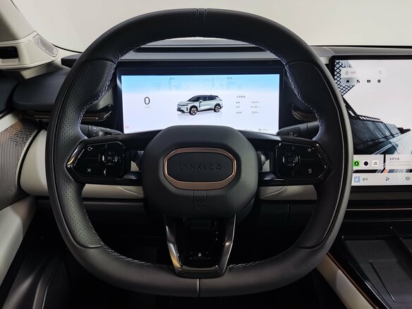 2023 Lynk & Co 08 39.6 kWh I, серый, 5600000 рублей - вид 8