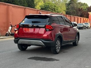 2023 Toyota Yaris L X XP150 Рестайлинг, красный, 1050333 рублей, вид 3
