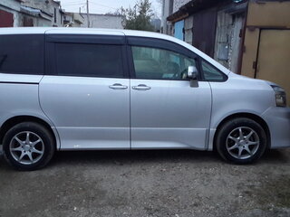 2012 Toyota Voxy II (R70) Рестайлинг, серый, 1600000 рублей, вид 2