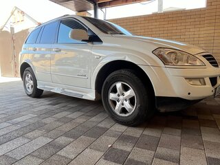 2010 SsangYong Kyron 5-speed I Рестайлинг, белый, 820000 рублей, вид 2