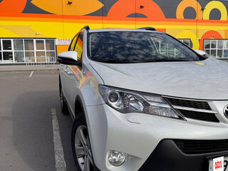 2014 Toyota RAV4 IV (XA40), белый, 2000000 рублей, вид 4