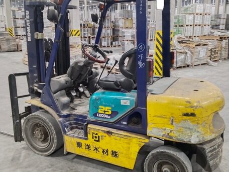 2002 Komatsu FD25, жёлтый, 950000 рублей, вид 3