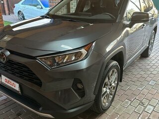 2019 Toyota RAV4 V (XA50), серый, 3490000 рублей, вид 1