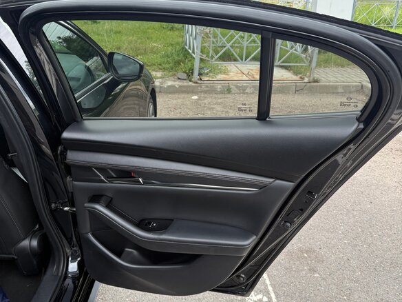 2019 Mazda 3 IV (BP), чёрный, 1790000 рублей - вид 21