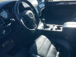 2017 Volkswagen Touareg II Рестайлинг, белый, 3700000 рублей, вид 5