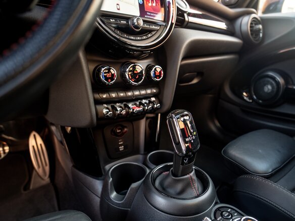 2020 Mini Hatch JCW III (F55/F56) Рестайлинг, чёрный, 3300000 рублей - вид 17