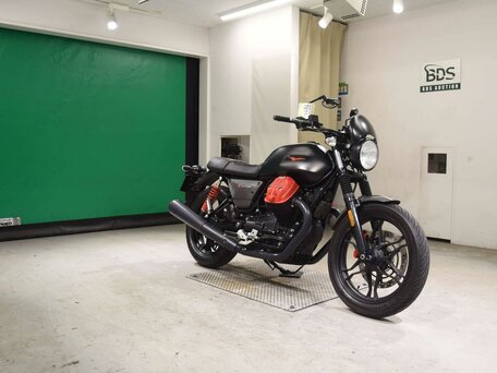 2018 Moto Guzzi V 7 III, чёрный, 645000 рублей, вид 3