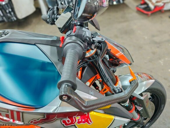 2021 KTM 1290 Super Duke R, серебристый, 1490000 рублей - вид 19