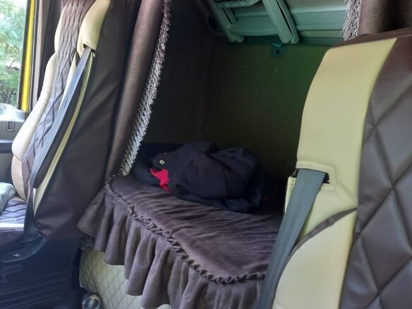 2012 DAF XF 105, жёлтый, 3100000 рублей - вид 4