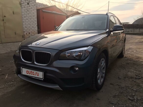 2013 BMW X1 18i I (E84) Рестайлинг, серый - вид 1