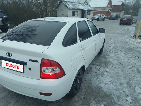 2011 Lada (ВАЗ) Priora I, белый, 310000 рублей - вид 2