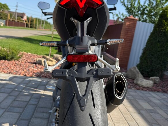 2022 Triumph Speed Triple, серый, 2000000 рублей - вид 5