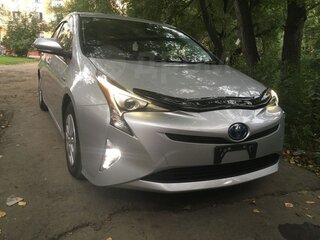 2017 Toyota Prius IV (XW50), серебристый, 1760000 рублей, вид 2