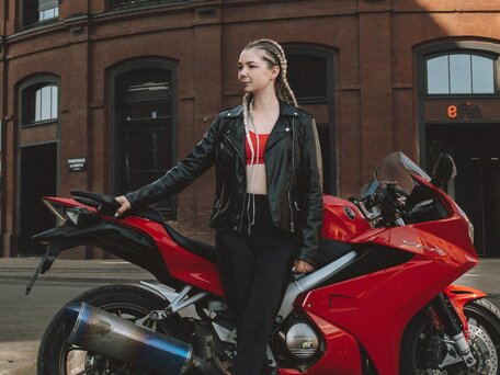 2015 Honda VFR 800, красный, 650000 рублей, вид 1