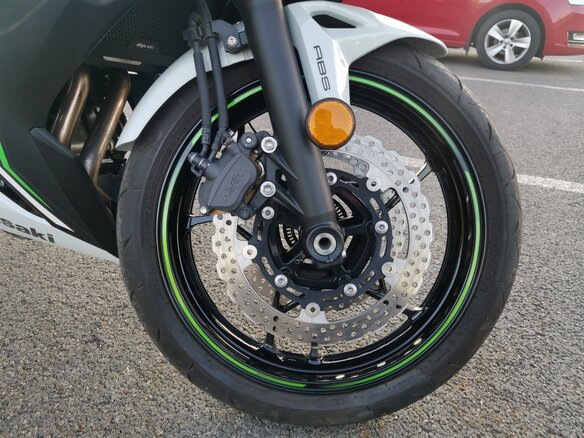 2021 Kawasaki Ninja 650, белый, 670856 рублей - вид 14