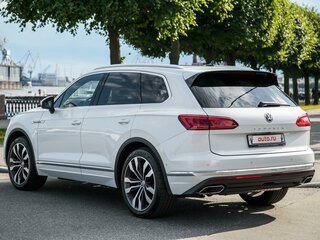 2020 Volkswagen Touareg III, белый, 8750000 рублей, вид 2