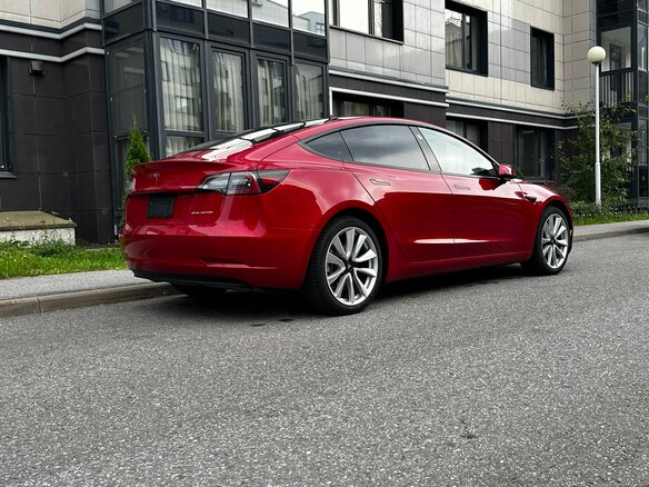 2021 Tesla Model 3 Long Range I, красный, 4050000 рублей - вид 4