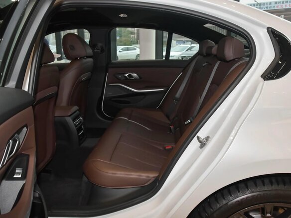 2025 BMW 3 серии 330i VII (G2x) Рестайлинг, серебристый, 5668000 рублей - вид 25
