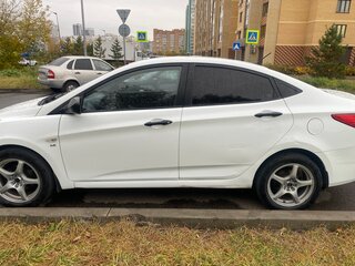 2014 Hyundai Solaris I Рестайлинг, белый, 915000 рублей, вид 4