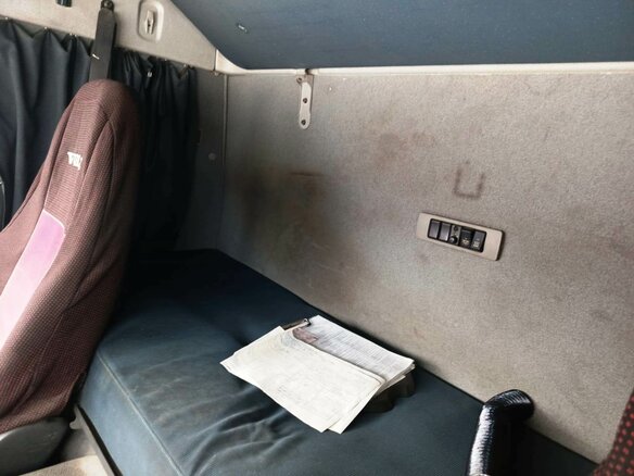 2010 Volvo FM, синий, 2500000 рублей - вид 23