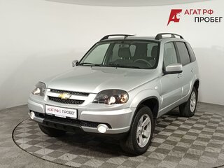 2018 Chevrolet Niva I Рестайлинг, серебристый, 850000 рублей, вид 3